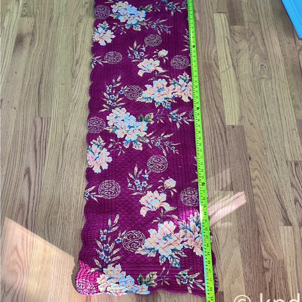 Reversible Table Runner - Picture 3 of 6